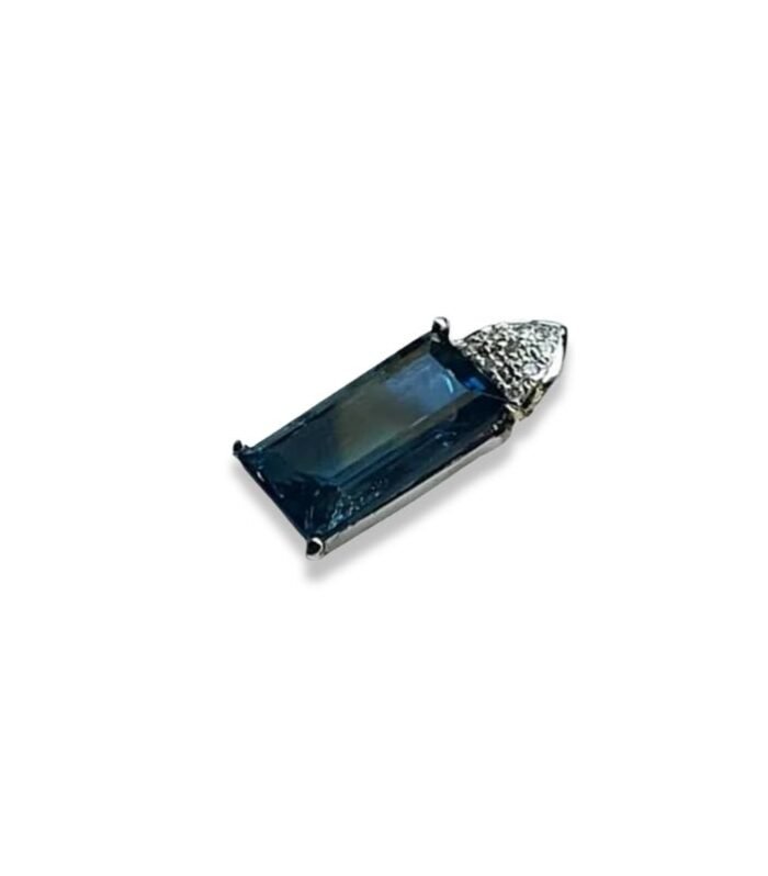 Aquamarine set with 9 pcs 0.17 cts Diamonds in Gold Pendant (1100)